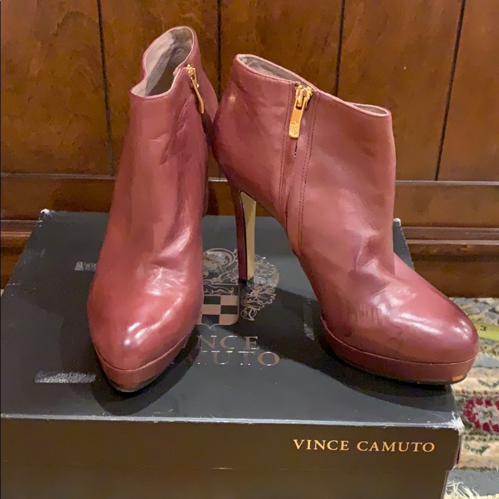 Vince Camuto kappa leather booties - size 9